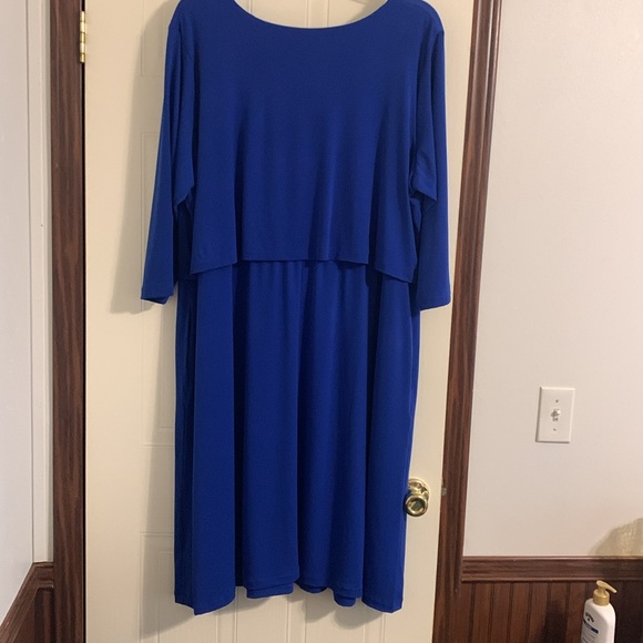 Mid-length dress - Picture 2 of 2